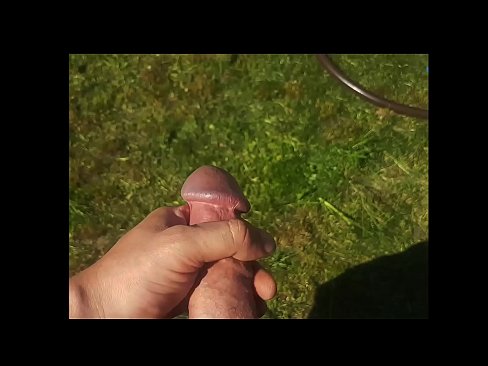❤️ A boazona fica com a rata rosa fodida e ejacula com um esguicho num jardim de Verão Porno vídeo em porno pt.xxxner.ru ❌