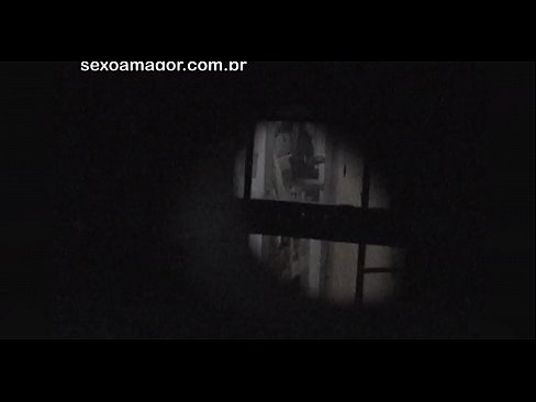 ❤️ Lourinho é filmado secretamente por um voyeur de bairro escondido atrás de tijolos ocos Porno vídeo em porno pt.xxxner.ru ❌